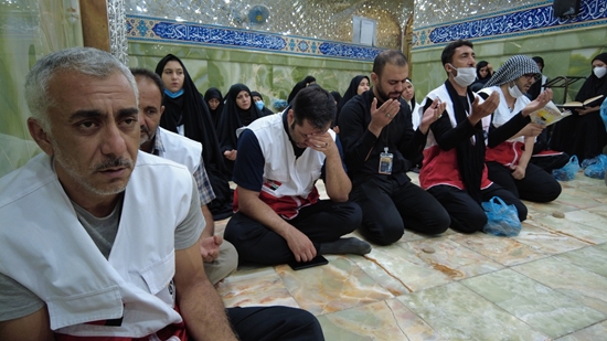 زیارت گروه دوم درمانگاه جهادی «راه شفا» از سرداب مقدس حرم عسکریین 